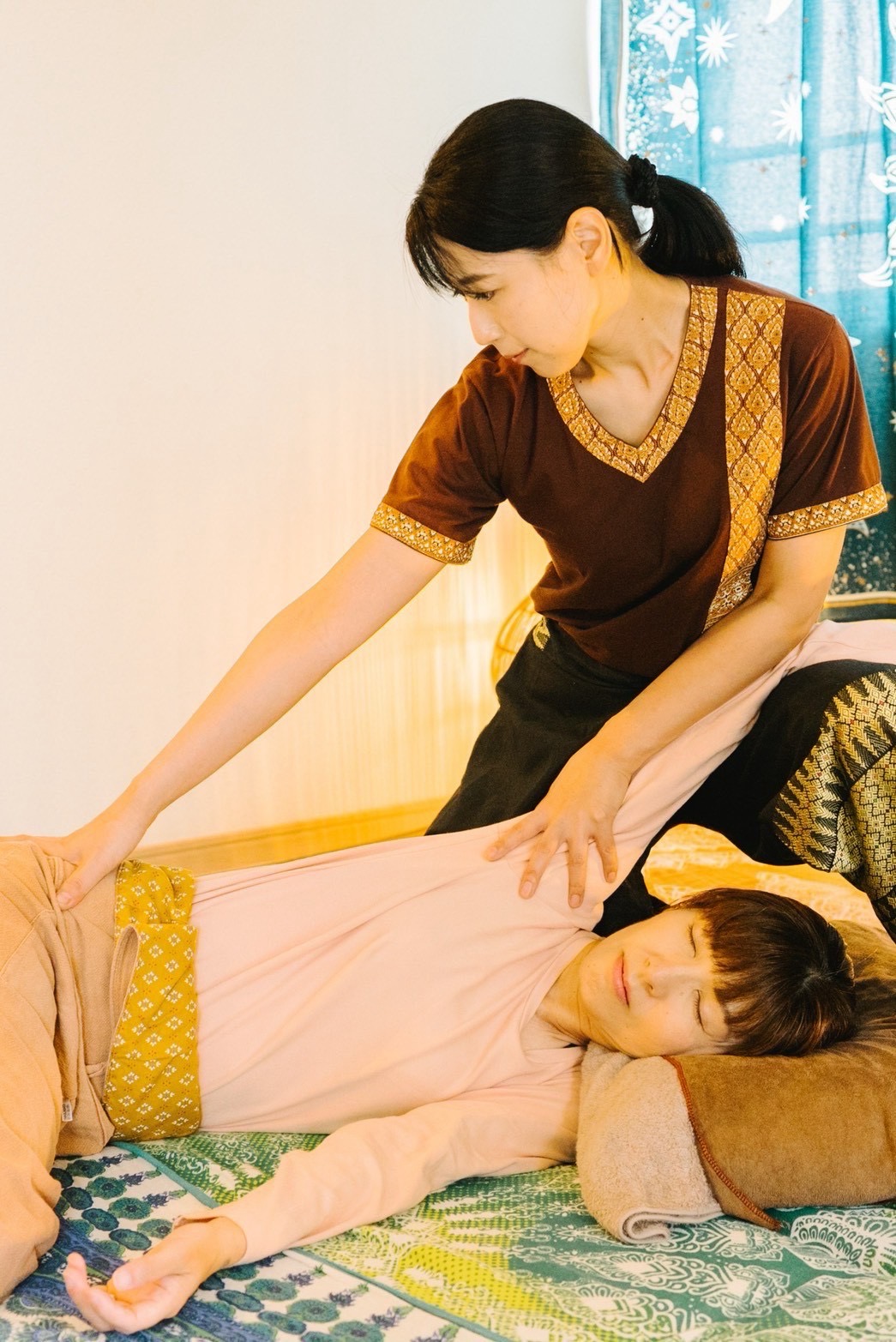 代表講師 AYA の施術風景